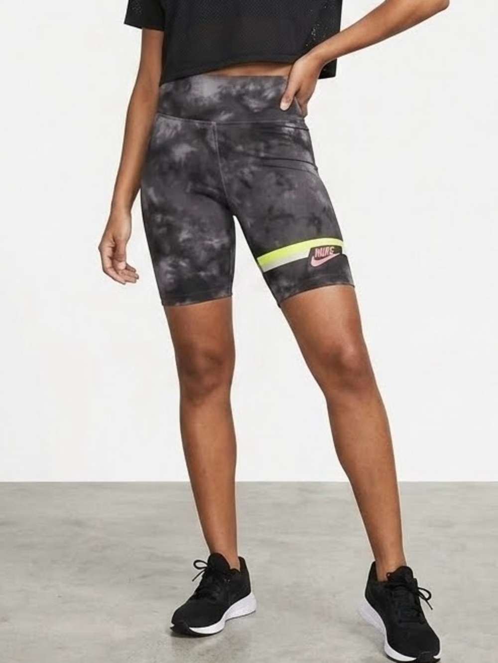 *Final Price* 🆕 Nike Sportswear Leg-A-See Ladies Knight Bike Shorts Size Small